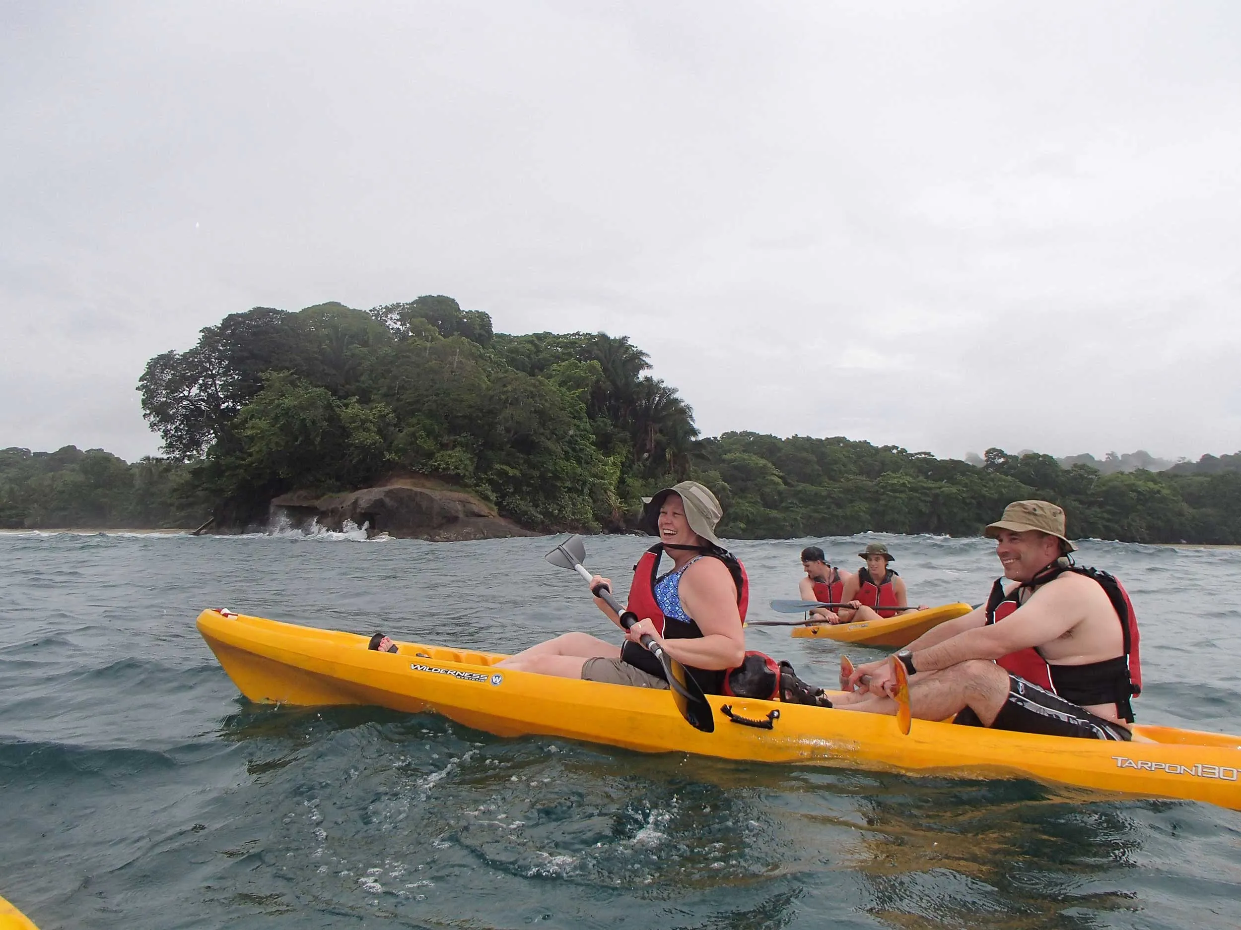 Tour PV - 2: Kayak y Senderismo en Punta Uva